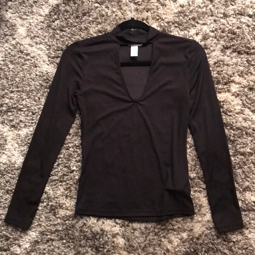 Black plunging top